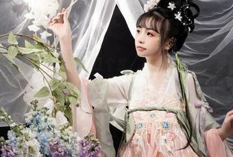 爆机少女喵小吉婚纱原图，打个岔，这么大一件，是什么时候定制的？
