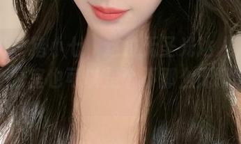 微密圈 – 猪小七，这位无圣光达人，让我觉得办公室也可以是个不那么无聊的存在。