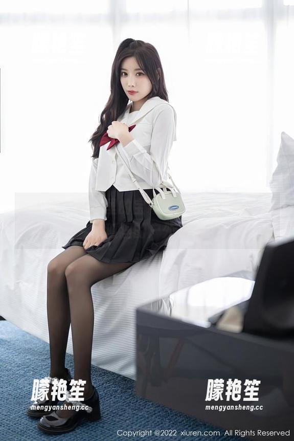 秀人网 - 网盘里的宝藏，驻足于FoxYini孟狐狸的户外写真