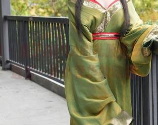 秀人网 – 兔子NINA的礼服图册，免费却透出一丝小奢华的味道。