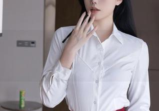 秀人网 – 杨紫嫣Cynthia携空姐风姿，写真中意外搭档是美食？