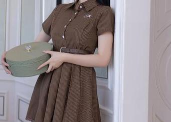 秀人网 – 不止是女王，图册里的温妮还多了份俏皮，那些原图，每一幅都在暗示着些什么。