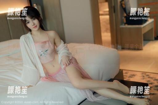 秀人网-璀灿 秀人网 - 璀灿泳衣写真图包:每一张都在无声地说,请来个泳池派对吧!