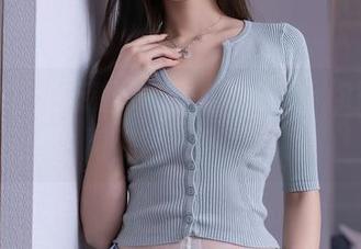 秀人网 – 白茹雪abby的礼服：你袜子上的洞都比这款好看！