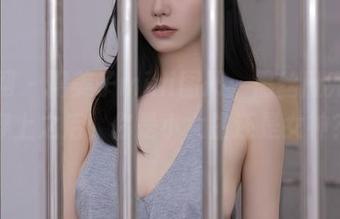 秀人网 – 糯美子mini图册：黑丝肚兜儿，穿上之后，你是小女生还是女神？