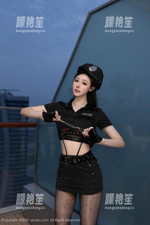 秀人网 - 谁说厨娘不能有个性？董林越的定制图集随即带你一场味觉冒险。