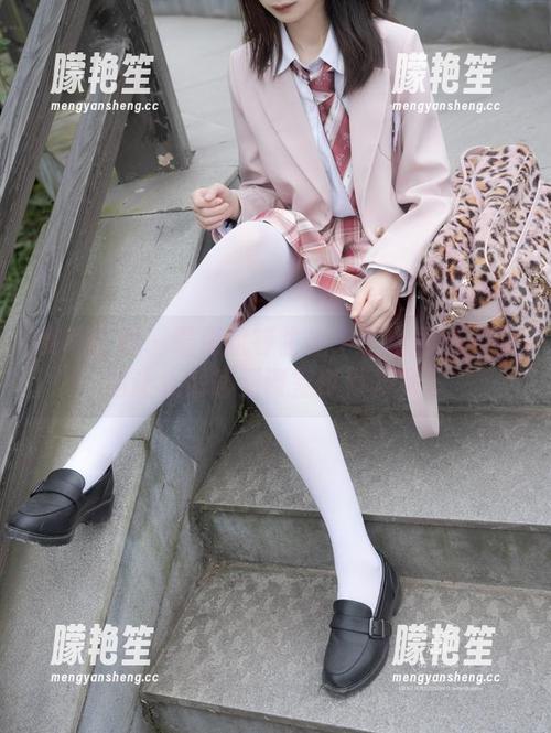 紧急企划-小恩 紧急企划 - 最强优等生出炉!小恩图库作品让人想回到课堂默默发呆。