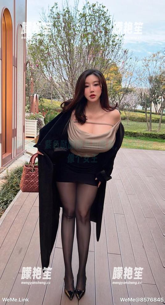 紫色哒豚豚 微密圈 - 紫色哒豚豚私拍图集,礼服穿得像个女王