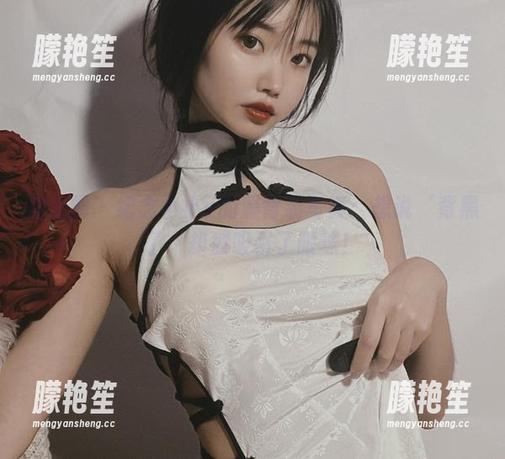 纪念小小v 微密圈 - 纪念小小v的漏背装写真:想说‘背黑了’却被吸引了眼球!