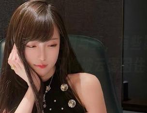 腐团儿Ikaros的透明写真，有些影像恍若拨云见日，又像被云雾困住。