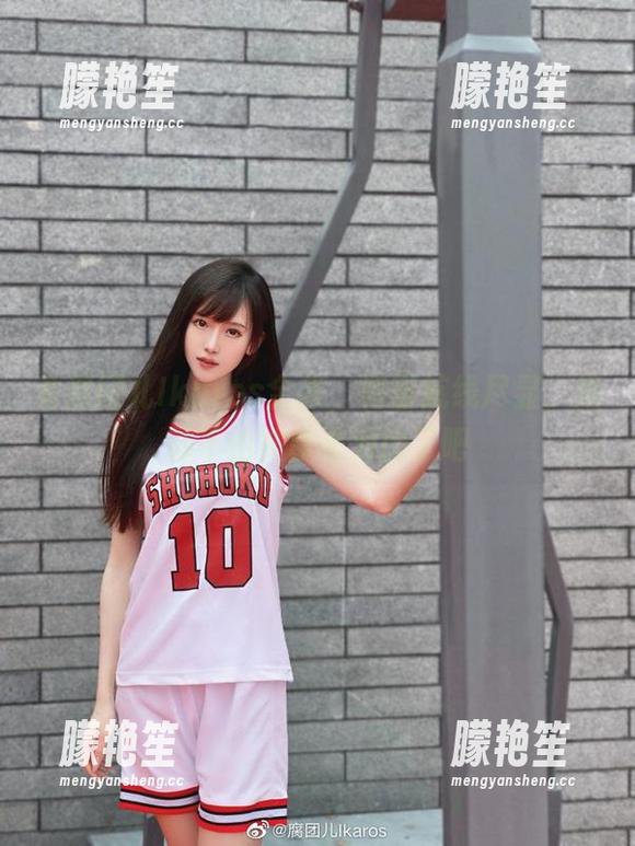 看腐团儿Ikaros全集，碧蓝航线尽显，她都不怕被拿来对比了吧