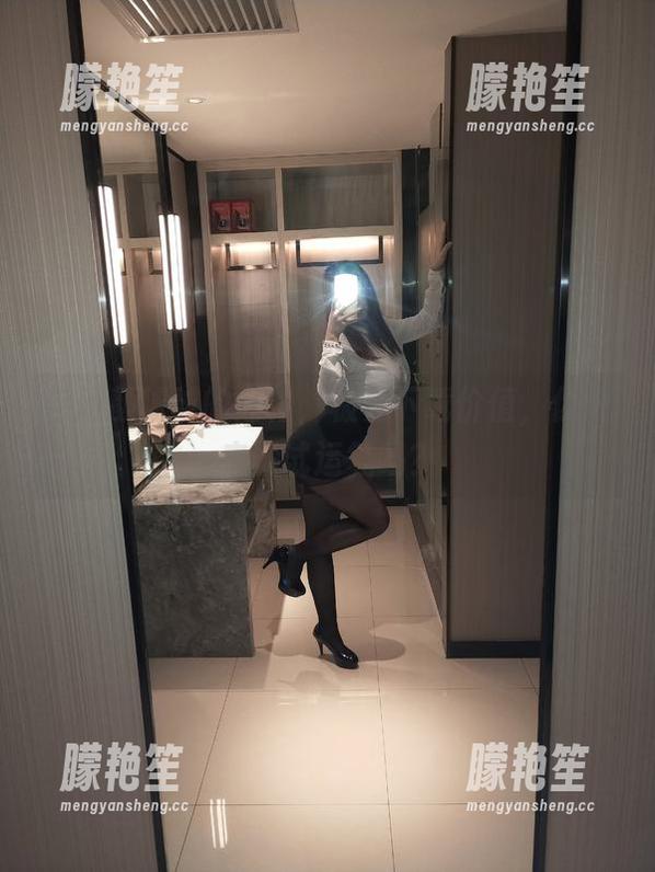 自闭颜球球 自闭颜球球的红裙,极具下载价值,你敢来试试运气吗?