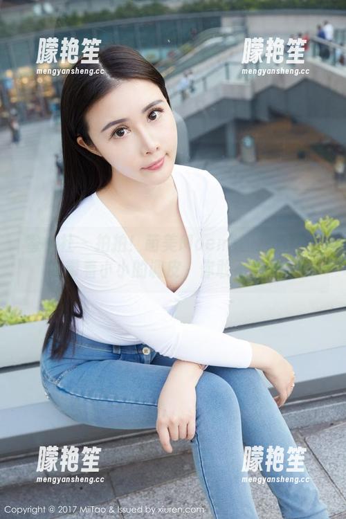 蜜桃社 - 拍拍！萌美Moemi的双马尾写真带着小小的调皮，你敢不看吗？