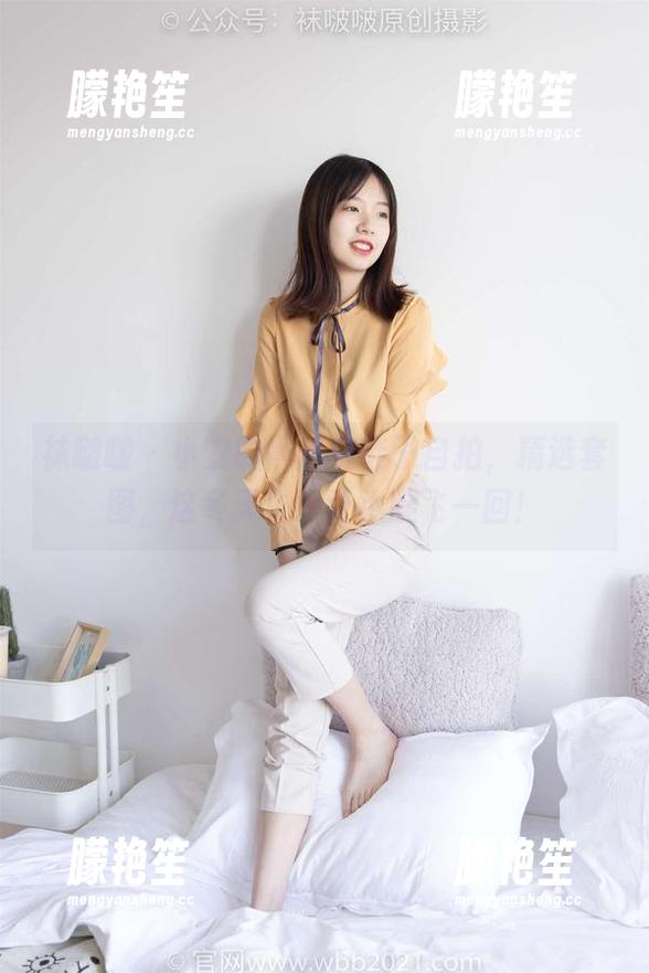 袜啵啵 - 小安的黑丝与鞋子自拍，精选套图，这冬天也要让小腿飞一回！