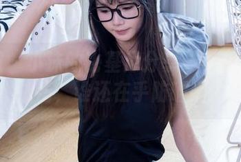 袜啵啵 – 小沫的比基尼分享：一言不合就跳海，谁还在乎防晒呢！