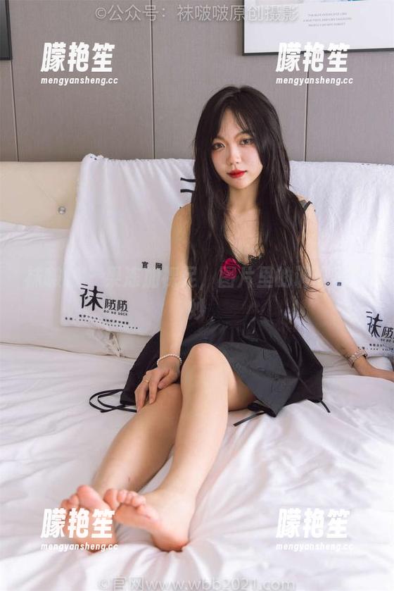 袜啵啵 - 果冻加裸足，图片里的调调真微妙