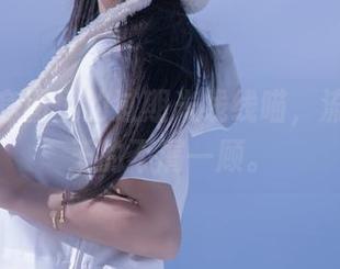 无圣光套图里的过期米线线喵，流露出女王的不屑一顾。