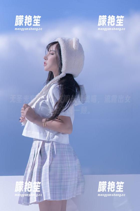 无圣光套图里的过期米线线喵，流露出女王的不屑一顾。