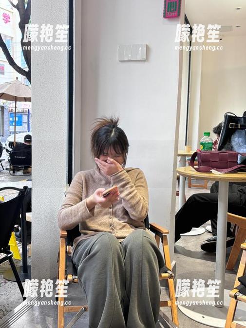 闪月半 不知道闪月半的裤里丝照会有多少人“用心”品尝。