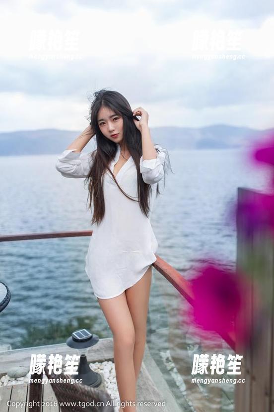 青豆客 - 徐妍馨Mandy的红裙图集：这裙子比我家窗帘还抢眼