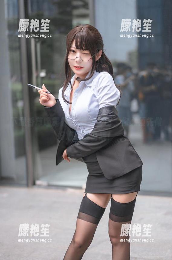 下载香草喵露露OL制服套图，你必须先做好心理准备哦！