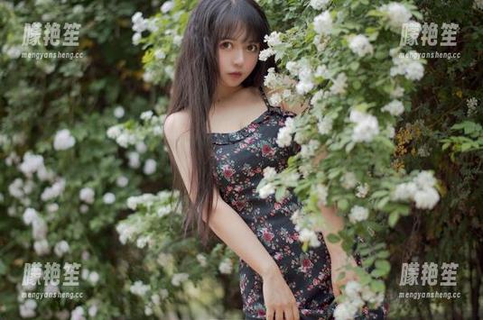 黑猫猫ovo 短裙×英雄:黑猫猫ovo的cos图集奇遇记